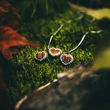 Agancsból készült vadászékszer készlet TETRAO arany színben - nyaklánc + fülbevaló szív