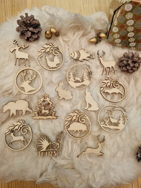 Decorațiuni de Crăciun din lemn TETRAO - set A de 16 bucăți